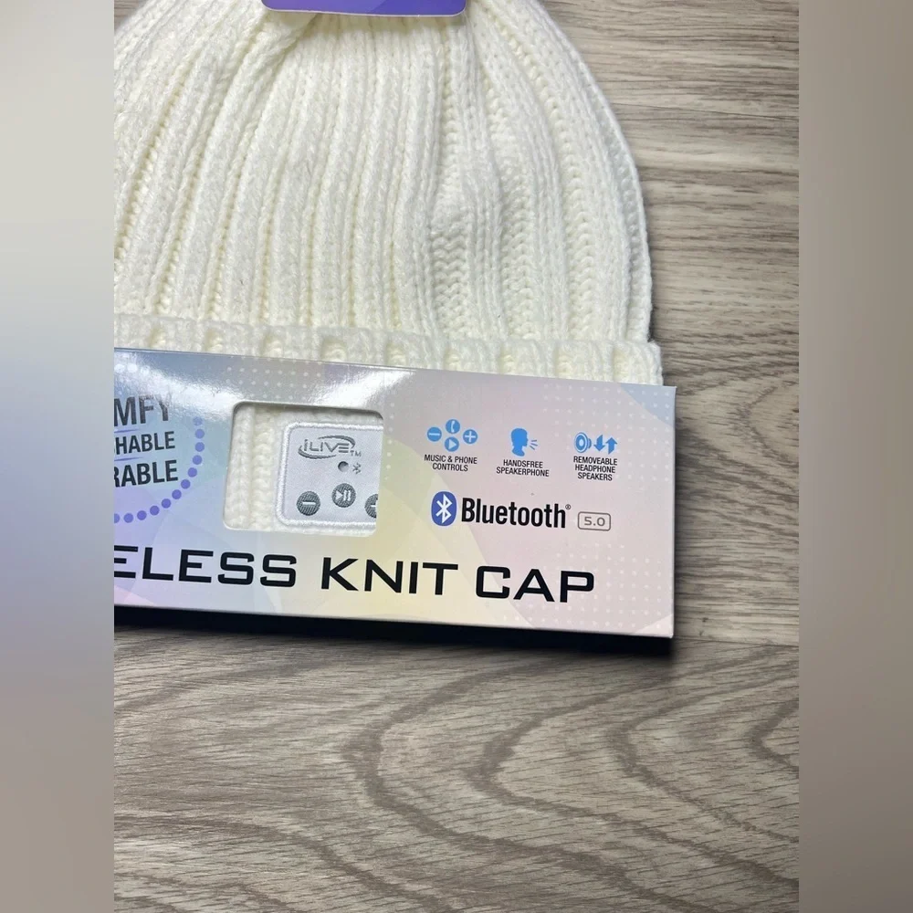 iLive Y2k Streetwear Beanie Wireless Bluetooth Knit Cap Pom-Pom Cap New